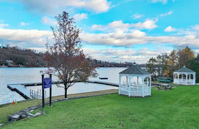 4 Candlewood Knolls Road