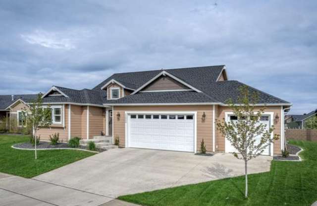 Radiant lake - 3 Bedroom Home