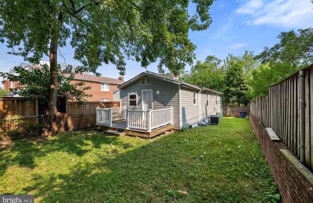 109 E REED Avenue