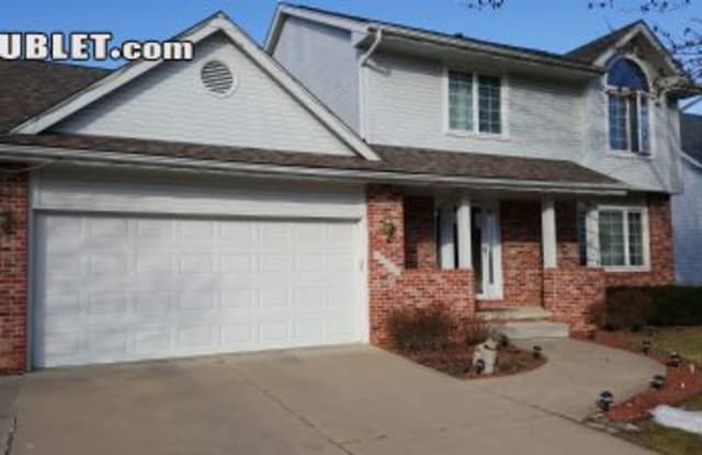 1007 Tanglewood Dr - 1007 161st Street, Urbandale, IA 50323