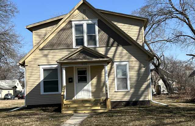 220 Washington Avenue - 220 Washington Avenue, Ames, IA 50010