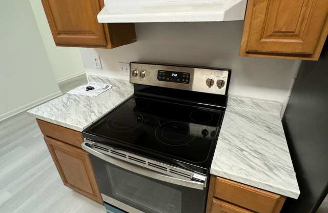 2727 West Oak Ridge Road 7-3 - 1