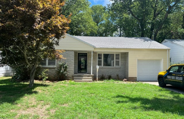 1618 N Kentwood - 1618 North Kentwood Avenue, Springfield, MO 65803