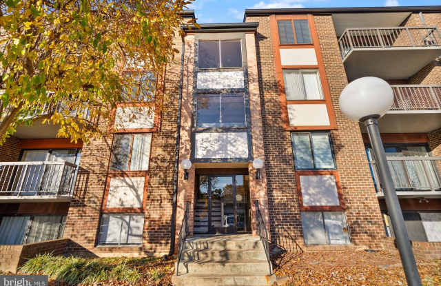 Photo of 9728 KINGSBRIDGE Drive unit: 302