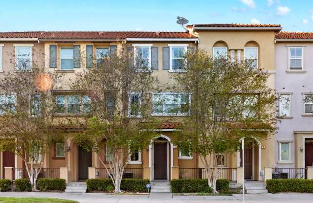 TOWNHOME OFFERS UTMOST CONVENIENCE STEPS AWAY FROM EVERYTHING!