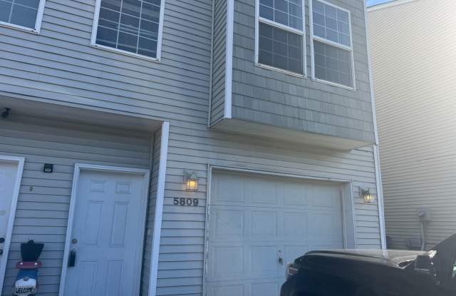 Photo of 3 Bed, 2 Bath Townhouse Available!