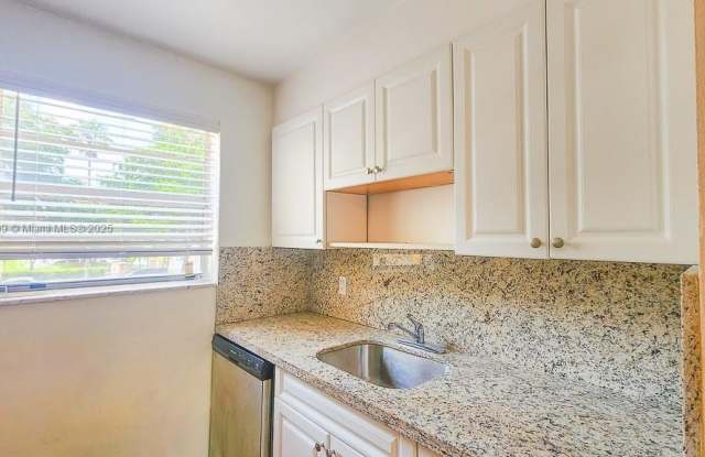 Photo of 11 Edgewater Dr