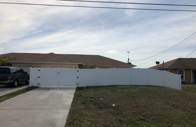 4755 Leonard Blvd S - 4755 Leonard Blvd S, Lehigh Acres, FL 33973