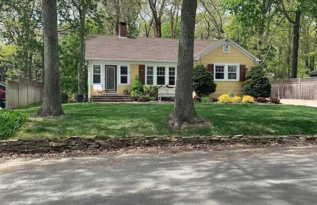 Photo of 1240 West Road