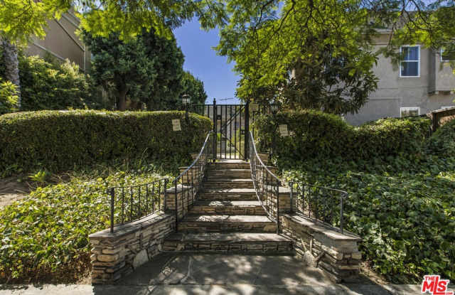 1147 S Westmoreland Ave unit: 2