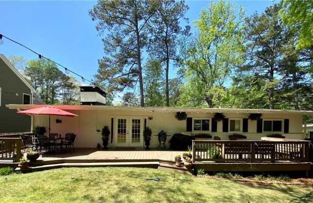 2841 Cravenridge Drive NE