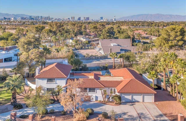 2868 Vista Del Sol Avenue