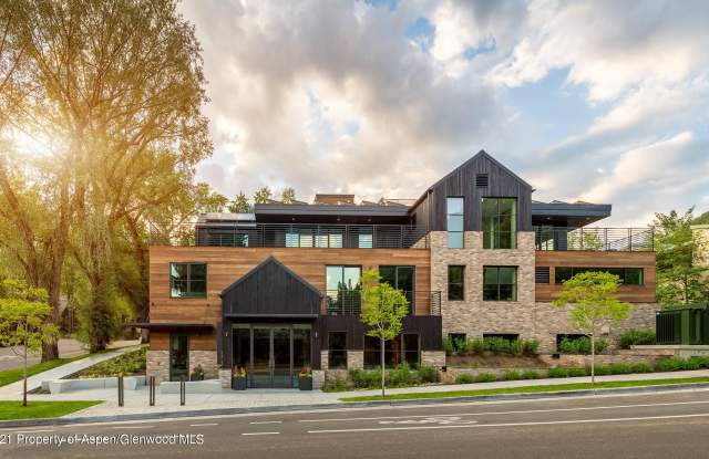 200 S Aspen Street