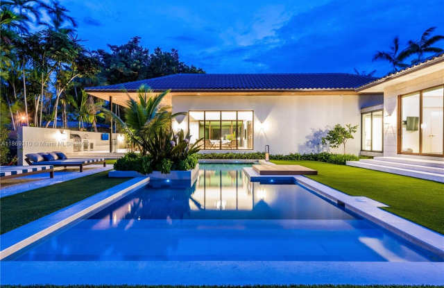 Photo of 864 NE 84th St