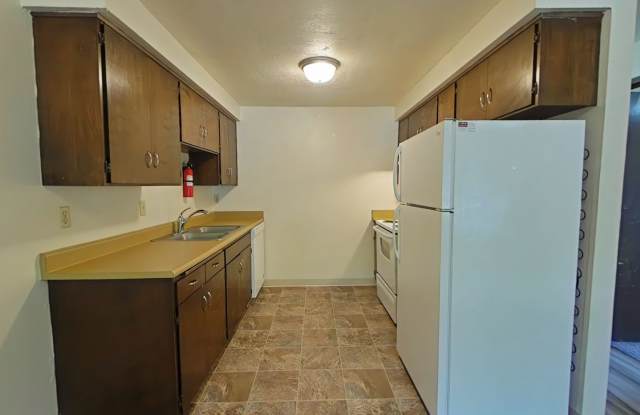 3 Bedroom Duplex ~ Close to 9th Street ~ Pet Friendly