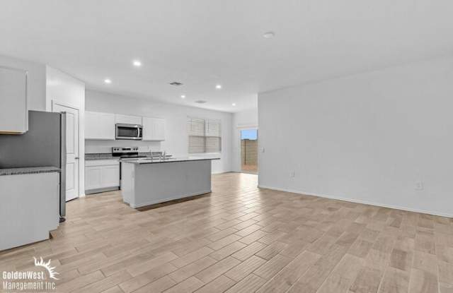 1343 West Hess Avenue