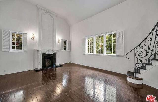 Photo of 618 North Rodeo Drive