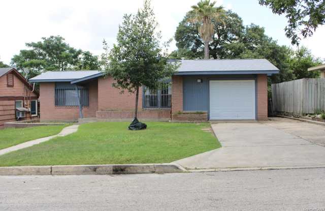 Photo of 922 LINDA LOU DR