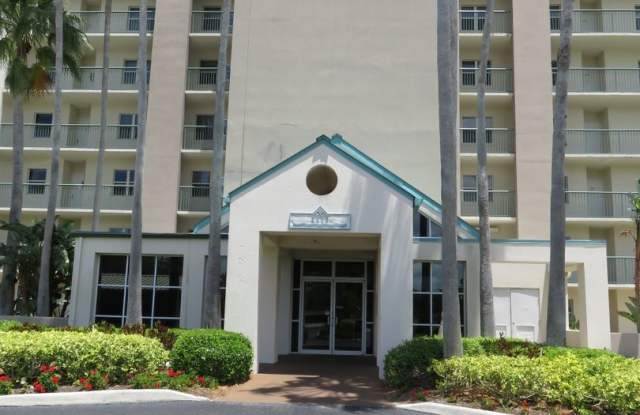 Annual 2/2 Condo, in a resort community golf and tennis