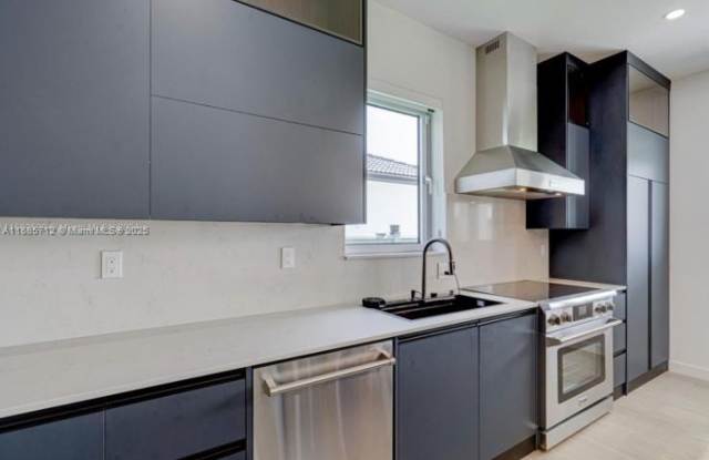 Photo of 3900 SW 137th Court, Miami, FL 33175