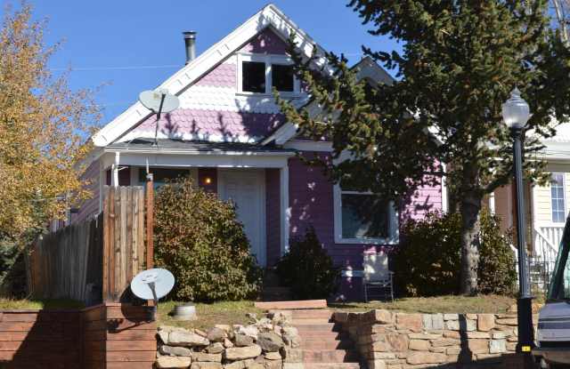 Cute Victorian! - 321 East Carr Avenue, Cripple Creek, CO 80813