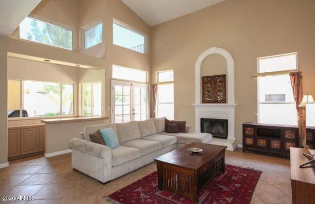 1628 E GLENHAVEN Drive