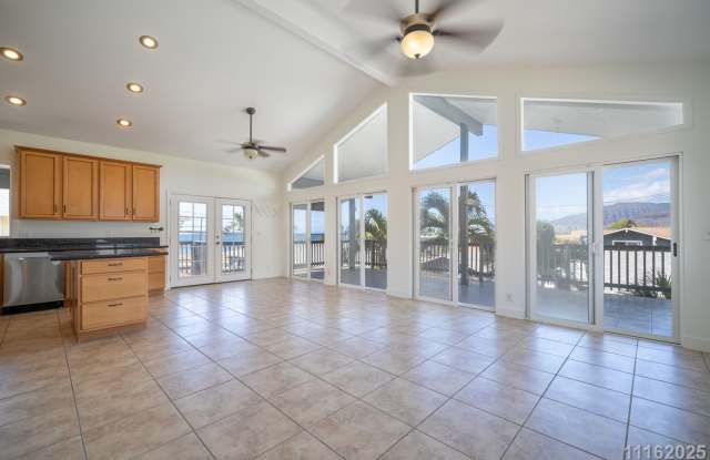 Photo of West Side Paradise – Updated 3-Bed, 2-Bath Upstairs Unit