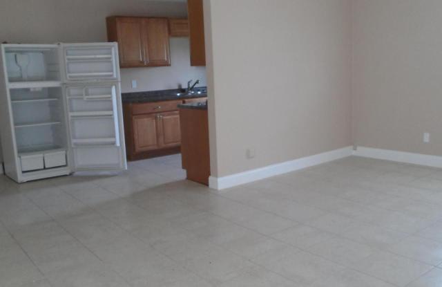 92 Woodland Avenue unit: 1