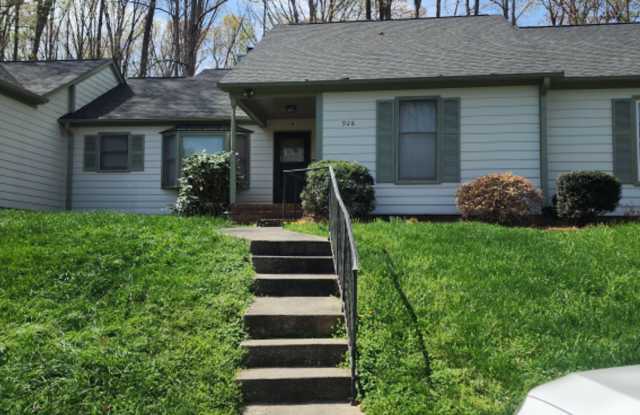 Photo of 928 Chatfield Dr - Chatfield928B