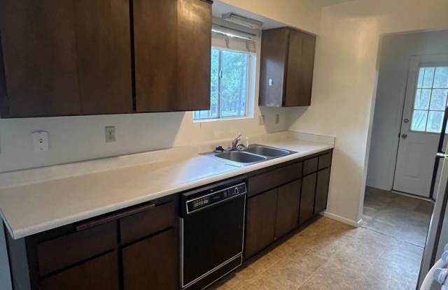 $2,475 3 Bed/2 Bath House -Country Club Estates neighborhood