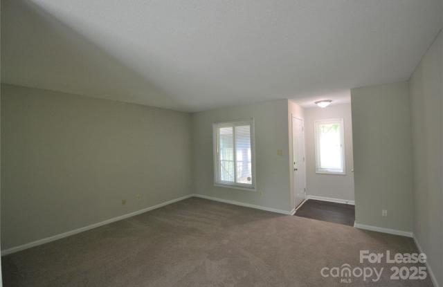 2013 Stoney Point Lane unit: 29