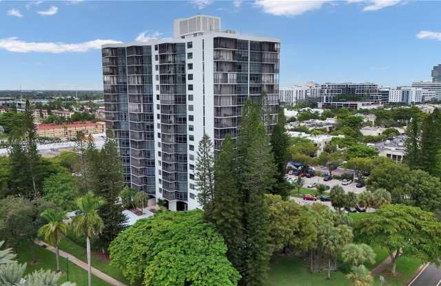 Photo of 20100 W Country Club Dr