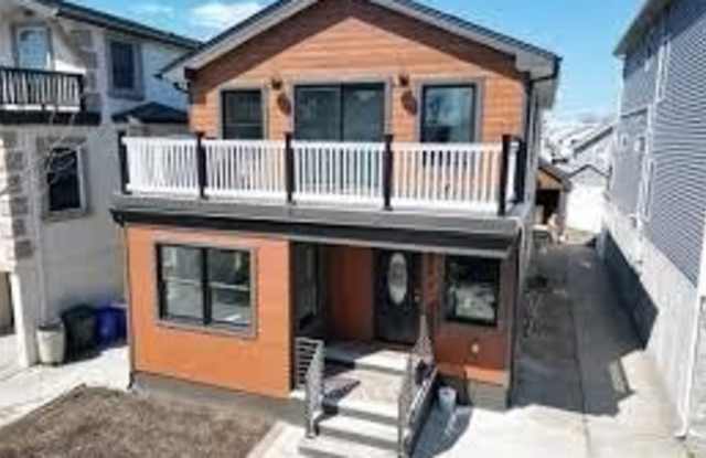 Photo of 233 E Fulton Street