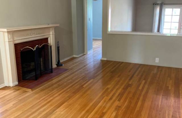 Sherman Oaks 3+2 w/appliances, family room, central air + more! (13627 Huston)