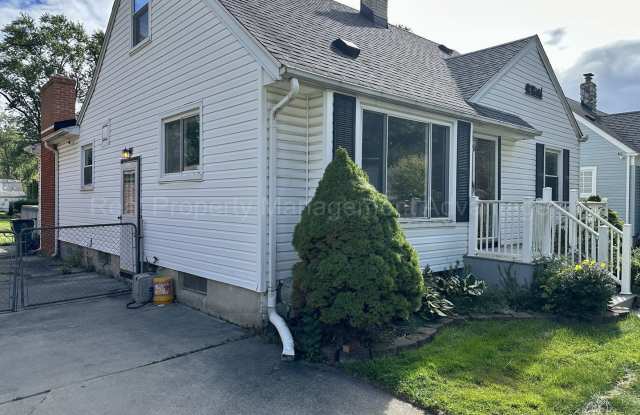 Spacious 4-Bedroom, 2-Bath Home in Clawson – Minutes from Downtown!