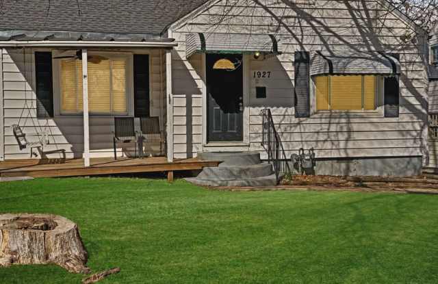 Charming West Tulsa Bungalow with Detached Garage and Hardwood Floors