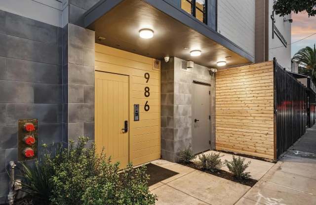 986 South Van Ness Avenue