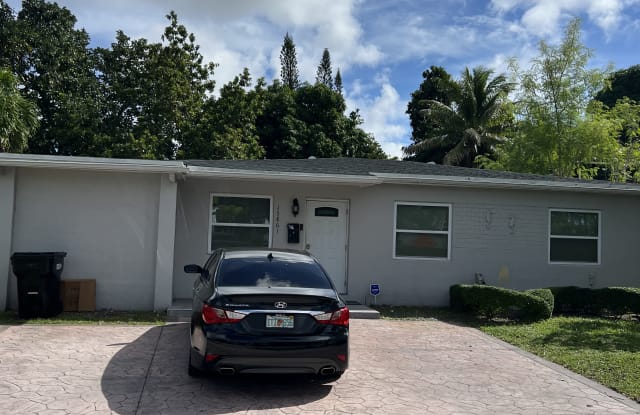 15861 Northeast 14th Avenue - 15861 Northeast 14th Avenue, North Miami Beach, FL 33162