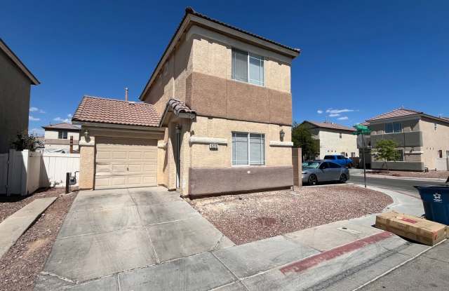 Photo of 2 Bedroom 1.5 Bathroom Starter Home in Gated Community!