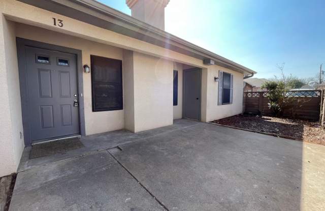 AVAILABLE NOW - 2 BEDROOM 2 BATH TOWNHOME IN CLEBURNE photos photos