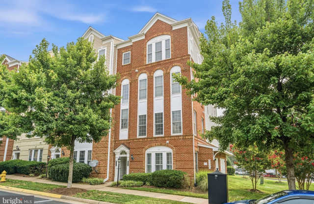 2392 BROOKMOOR Lane