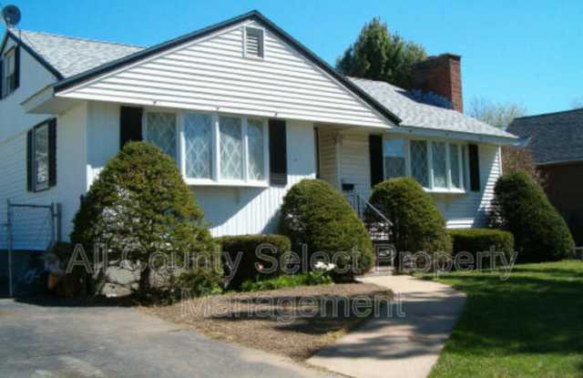 32 Rockdale Ave