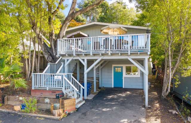 2Br/2Ba Cozy Beach House with Bonus Office/Den/Family Room - 206 Claus Court, Rio del Mar, CA 95003