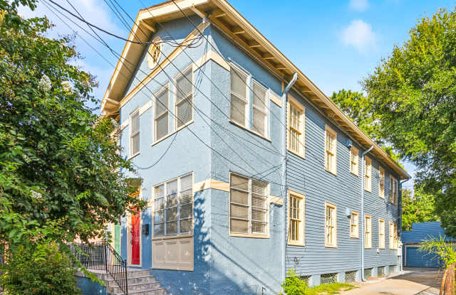 Photo of 2211 Broadway St