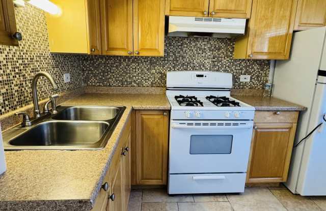 685 Fullerton Avenue