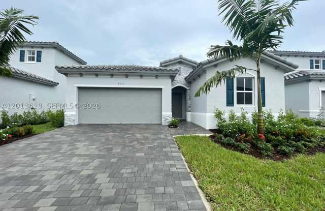 863 SE 26th Ter