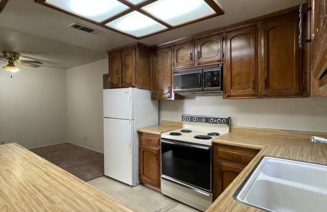 616 Yosemite Ave, Merced   Duplex With Garage