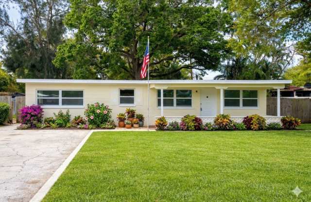 Updated 4-Bedroom Home for Rent in Pinellas Park | Spacious Layout | Stainless Steel Appliances