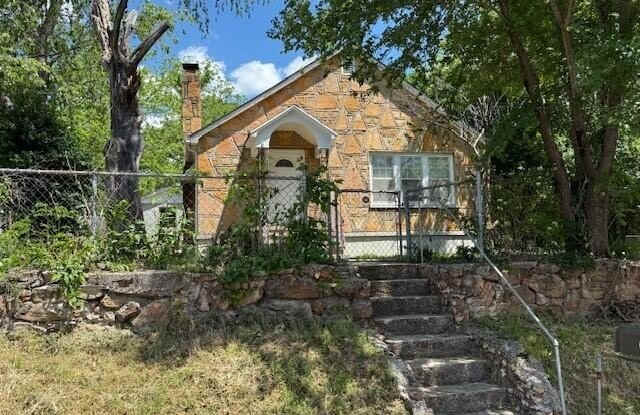2631 E Vandalia Street