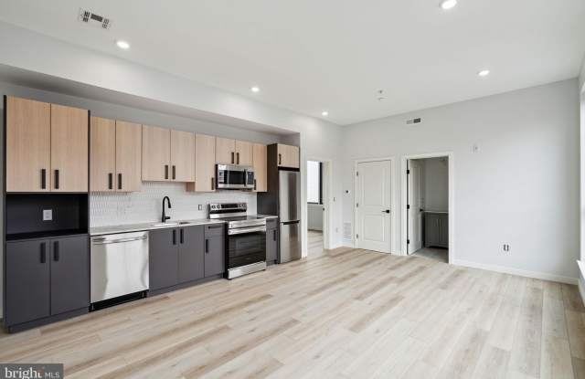 1112-16 E BERKS Street unit: 301